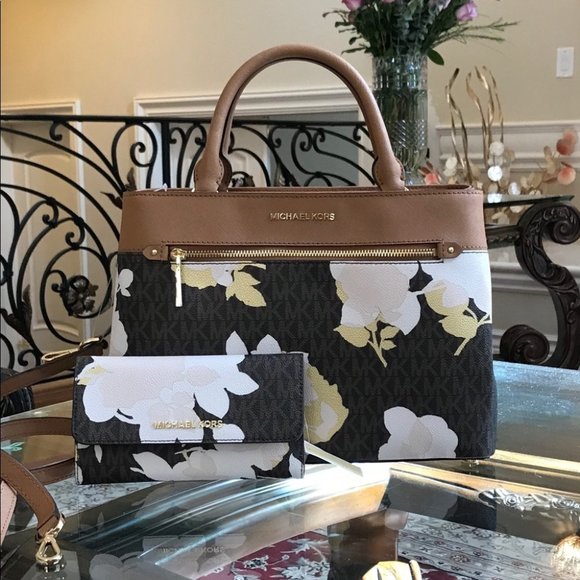 Authentic Michael Kors hailee handbag&wallet set - Picture 1 of 8